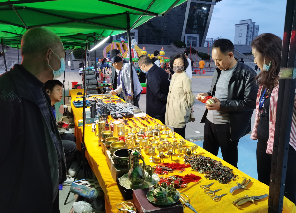 五一假期塔城地區(qū)商品銷售火熱，日用百貨銷售額預(yù)計達(dá)1.41億